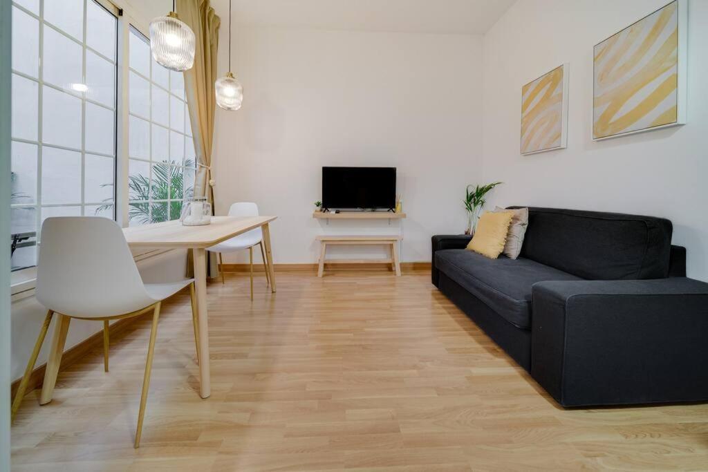 מאלגה Encantador Apartamento Con Patio מראה חיצוני תמונה