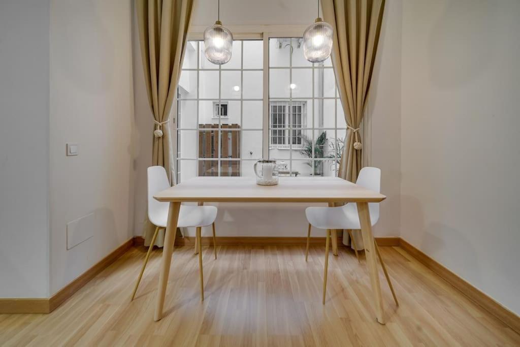 מאלגה Encantador Apartamento Con Patio מראה חיצוני תמונה