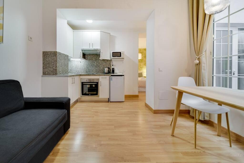 מאלגה Encantador Apartamento Con Patio מראה חיצוני תמונה